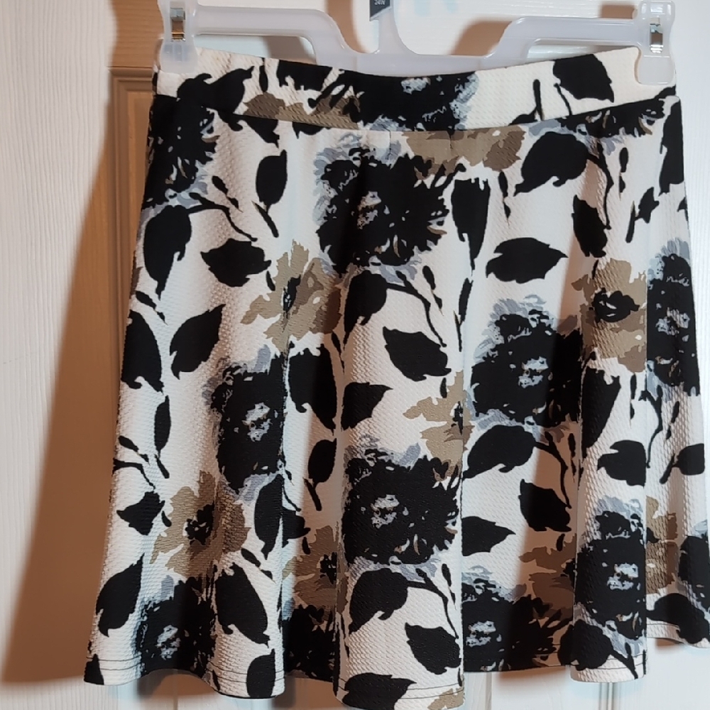 Black and White Skater Mini Skirt for Cocktail
